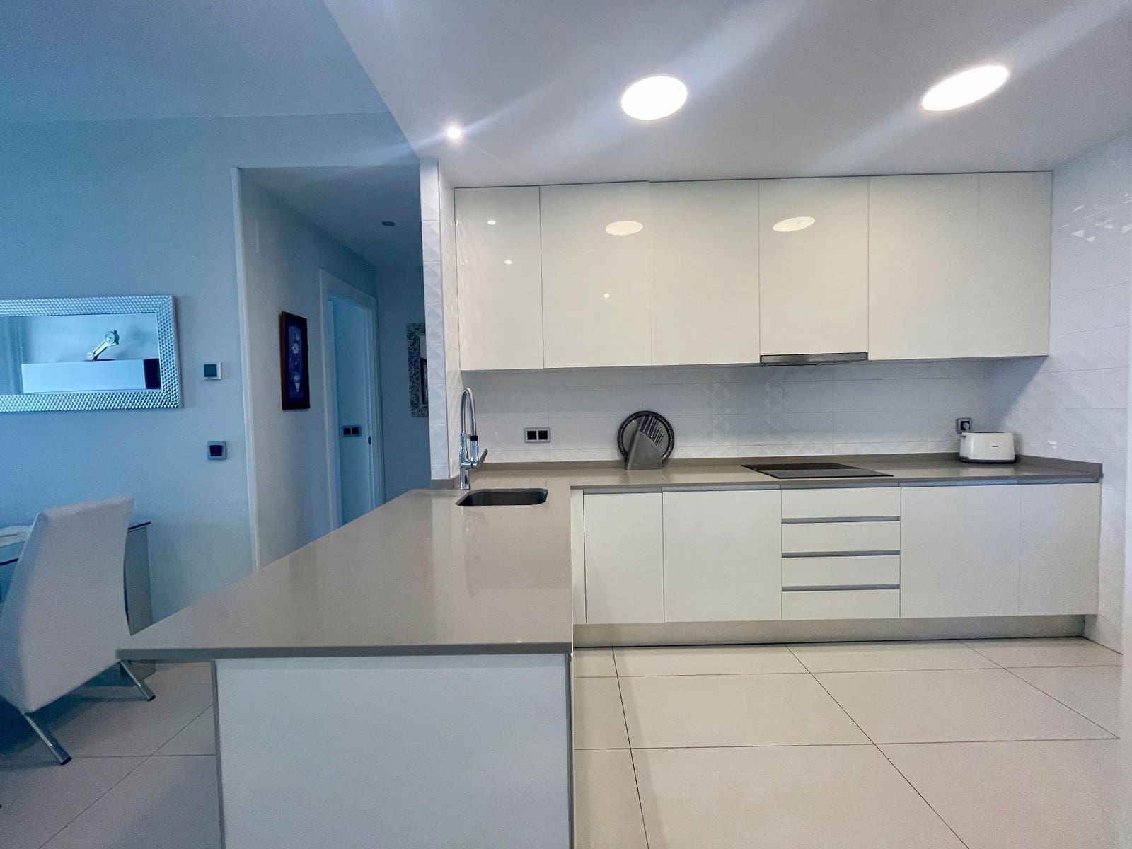 2 soveværelse Lejlighed til leje i Benidorm med swimmingpool garage - € 1.900 (Ref: 7167734)