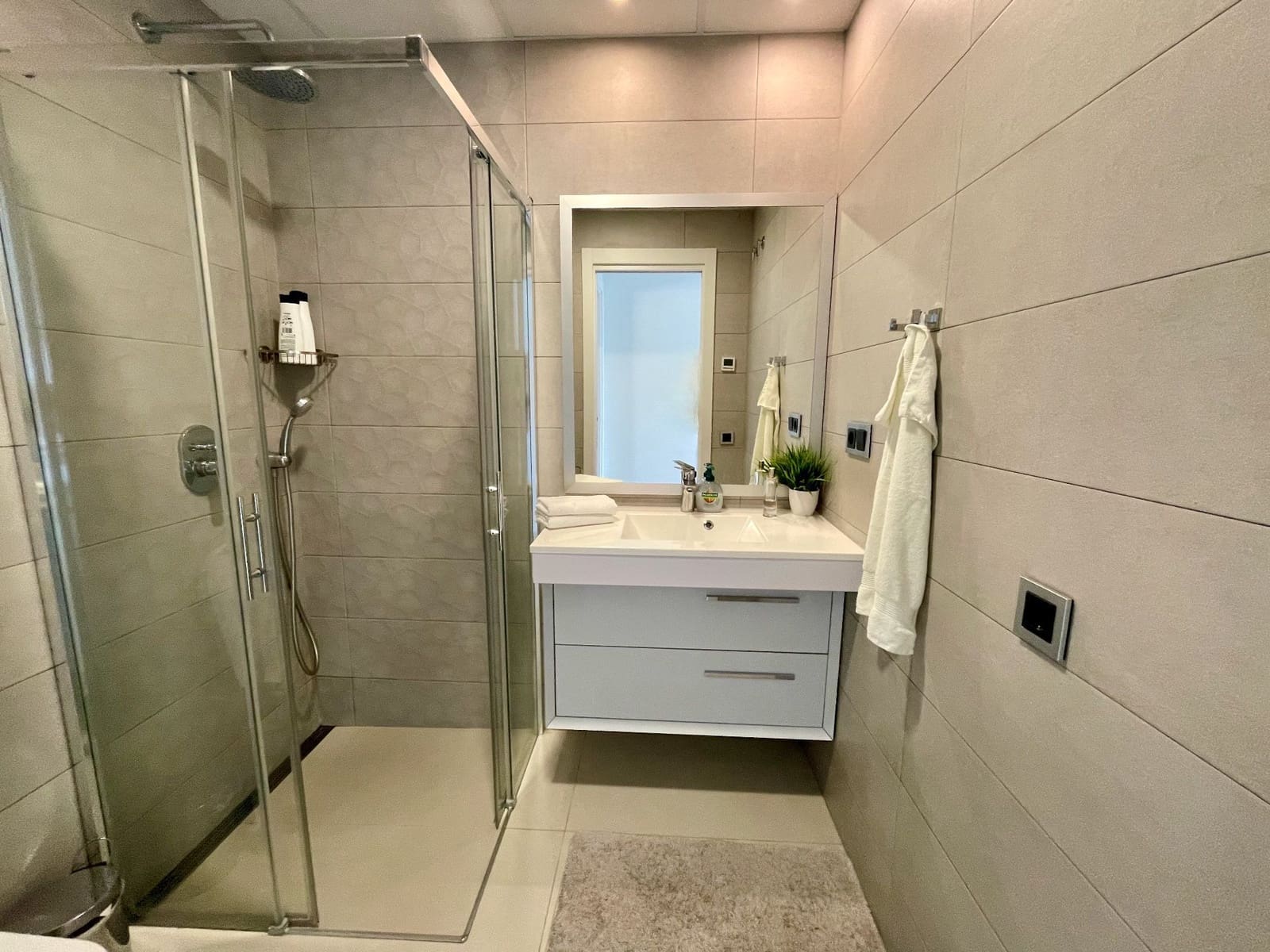 2 Zimmer Apartment zu vermieten in Benidorm mit Pool Garage - 2.000 € (Ref: 7346775)