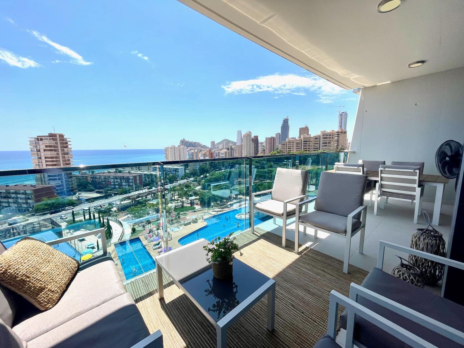 2 Zimmer Apartment zu vermieten in Benidorm mit Pool Garage - 2.000 € (Ref: 7346775)