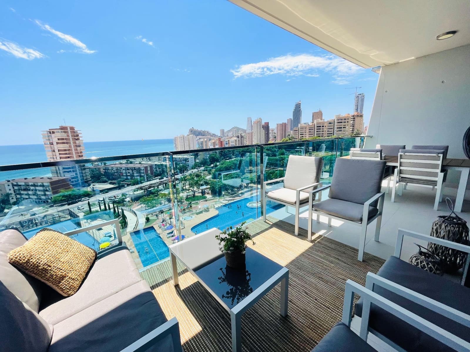 2 Zimmer Apartment zu vermieten in Benidorm mit Pool Garage - 2.000 € (Ref: 7346775)