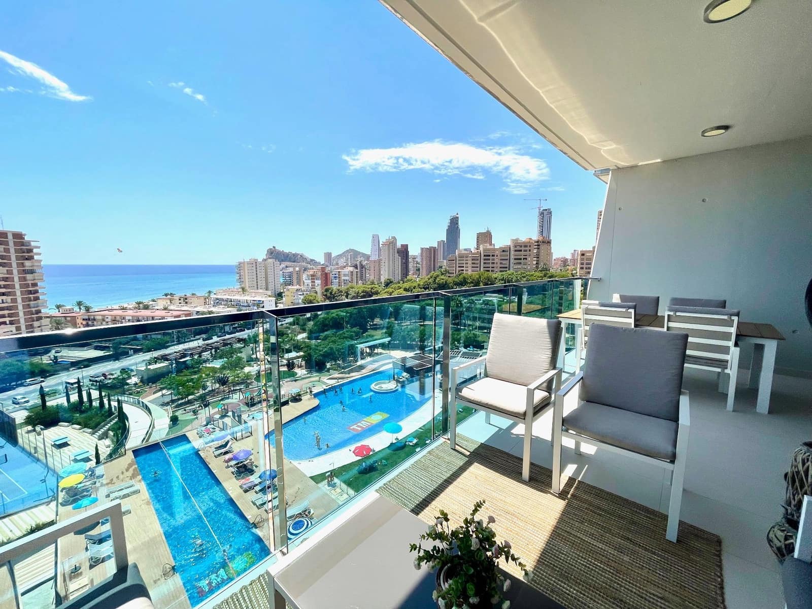 2 Zimmer Apartment zu vermieten in Benidorm mit Pool Garage - 2.000 € (Ref: 7346775)