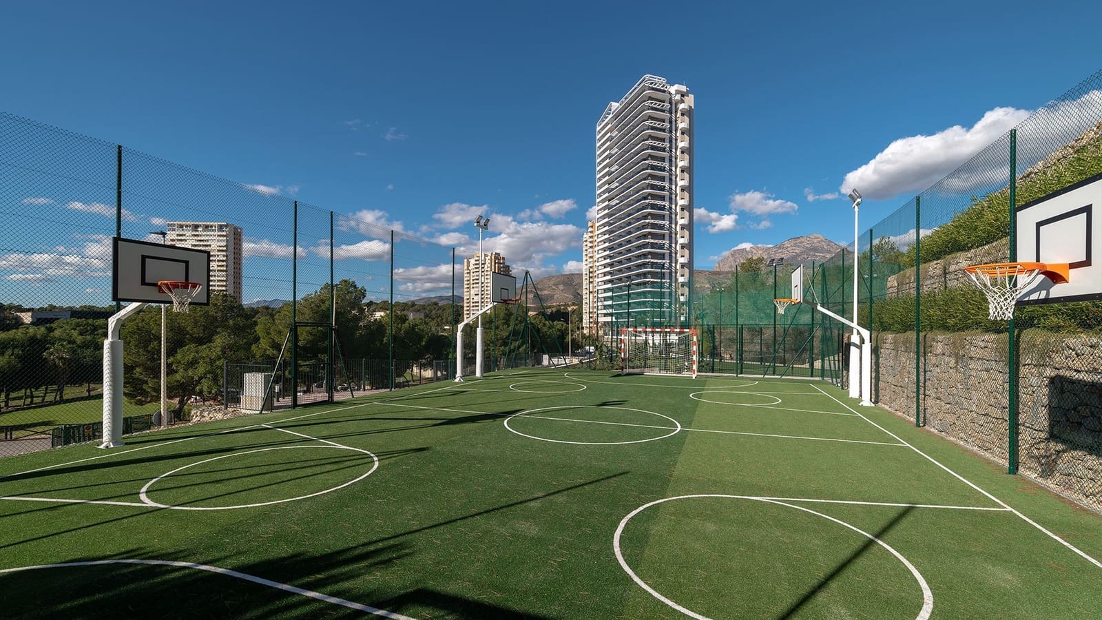 Apartamento de 2 habitaciones en Benidorm en venta con piscina garaje - 411.000 € (Ref: 7548194)