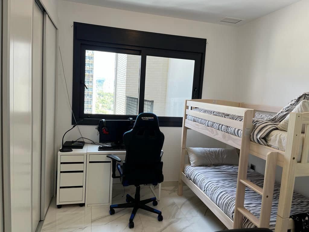 4 bedroom Apartment for sale in Benidorm with pool garage - € 1,200,000 (Ref: 7622546)