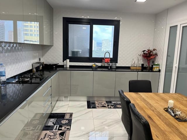 4 bedroom Apartment for sale in Benidorm with pool garage - € 1,200,000 (Ref: 7622546)