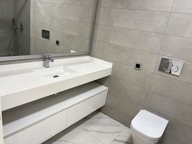 4 bedroom Apartment for sale in Benidorm with pool garage - € 1,200,000 (Ref: 7622546)