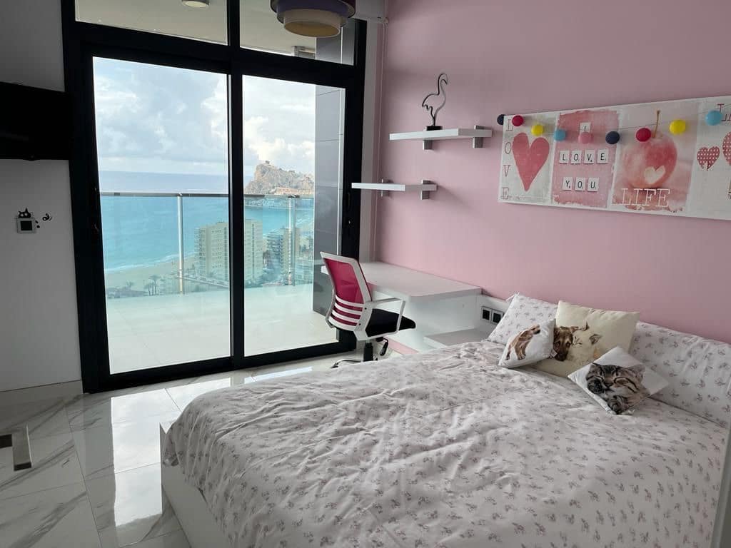 4 bedroom Apartment for sale in Benidorm with pool garage - € 1,200,000 (Ref: 7622546)