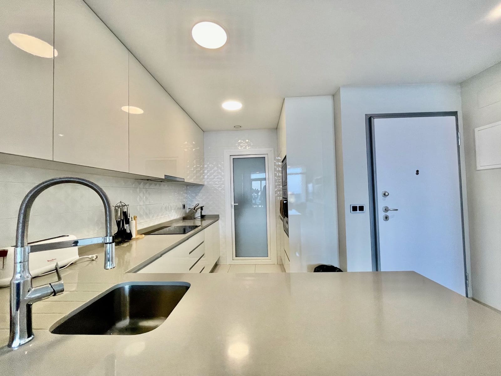 Apartamento de 2 habitaciones en Benidorm en alquiler con piscina garaje - 2.700 € (Ref: 7748442)