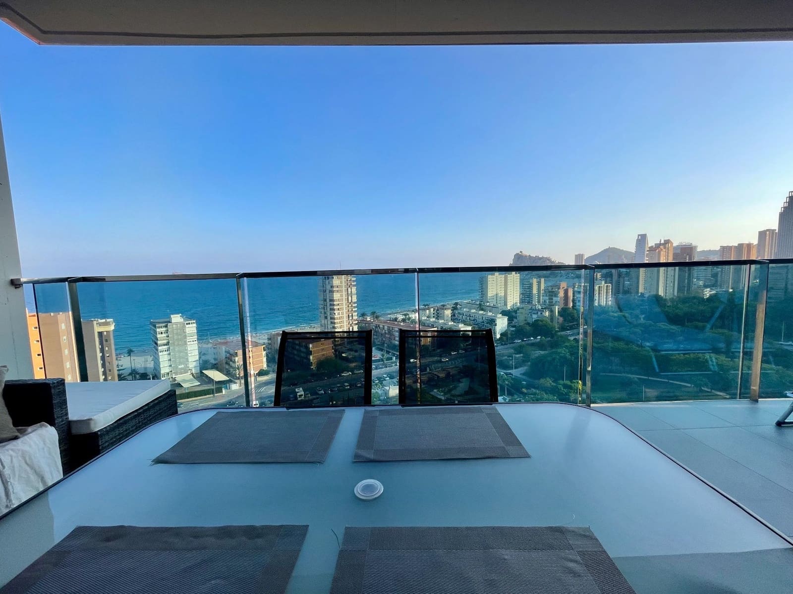 Apartamento de 2 habitaciones en Benidorm en alquiler con piscina garaje - 2.700 € (Ref: 7748442)