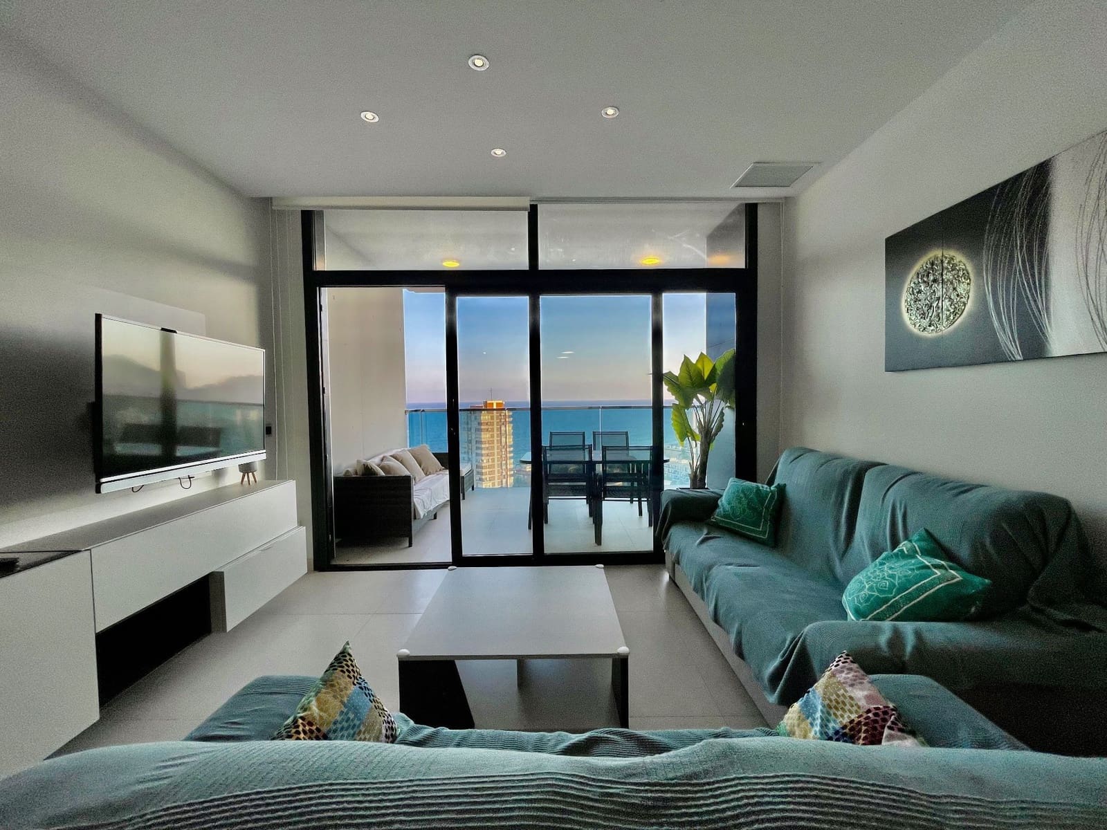 Apartamento de 2 habitaciones en Benidorm en alquiler con piscina garaje - 2.700 € (Ref: 7748442)