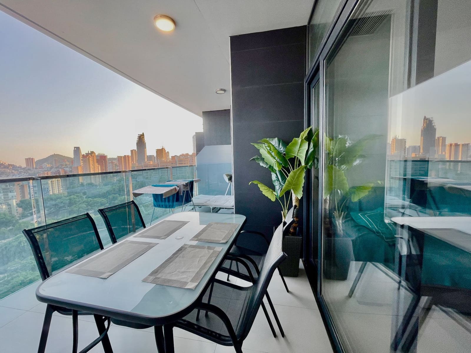 Apartamento de 2 habitaciones en Benidorm en alquiler con piscina garaje - 2.700 € (Ref: 7748442)