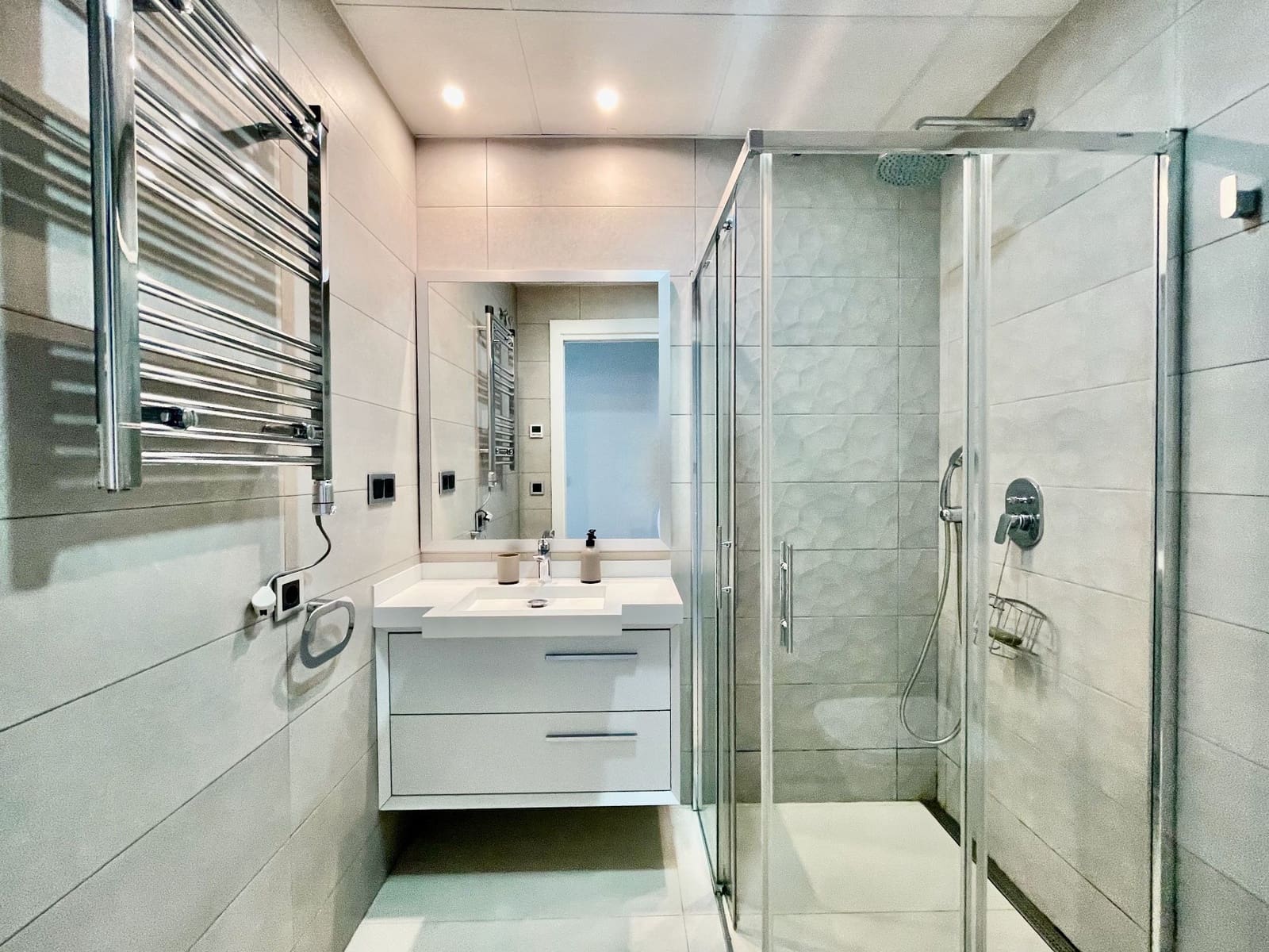 Apartamento de 2 habitaciones en Benidorm en alquiler con piscina garaje - 2.700 € (Ref: 7748442)