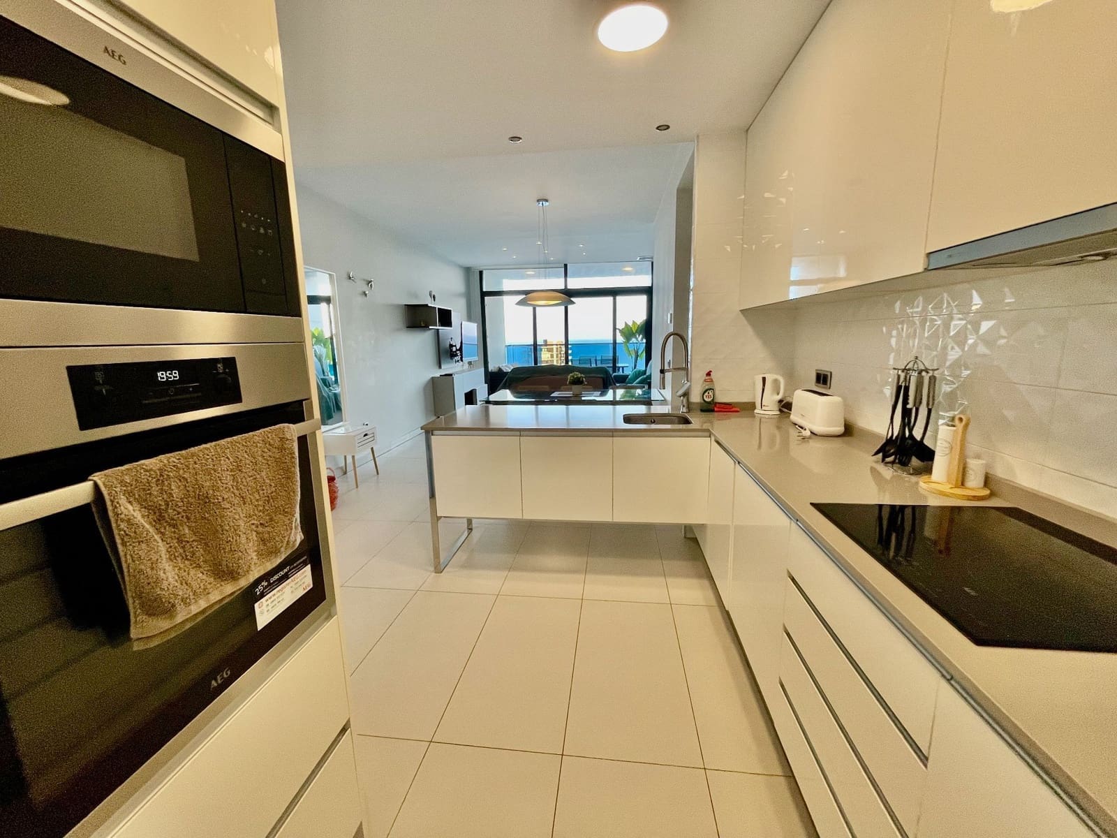 Apartamento de 2 habitaciones en Benidorm en alquiler con piscina garaje - 2.700 € (Ref: 7748442)