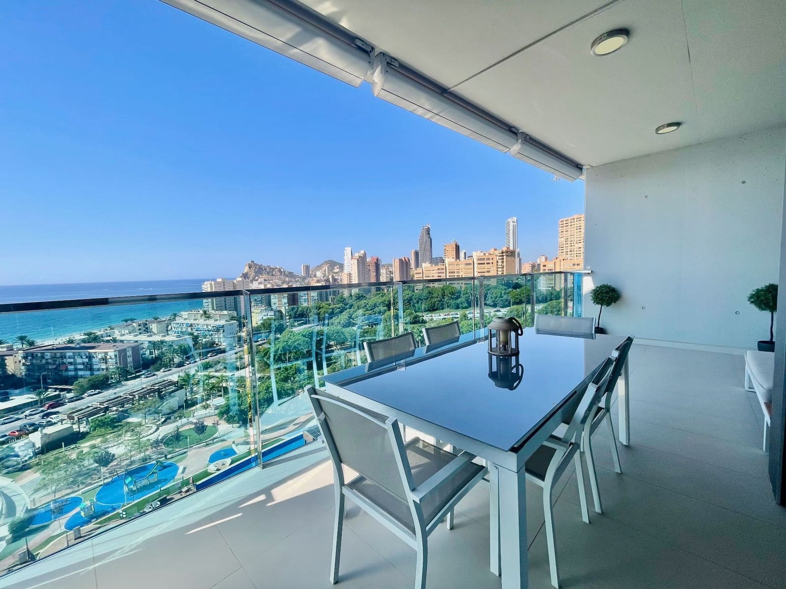 2 bedroom Apartment for rent in Benidorm with pool garage € 1,900