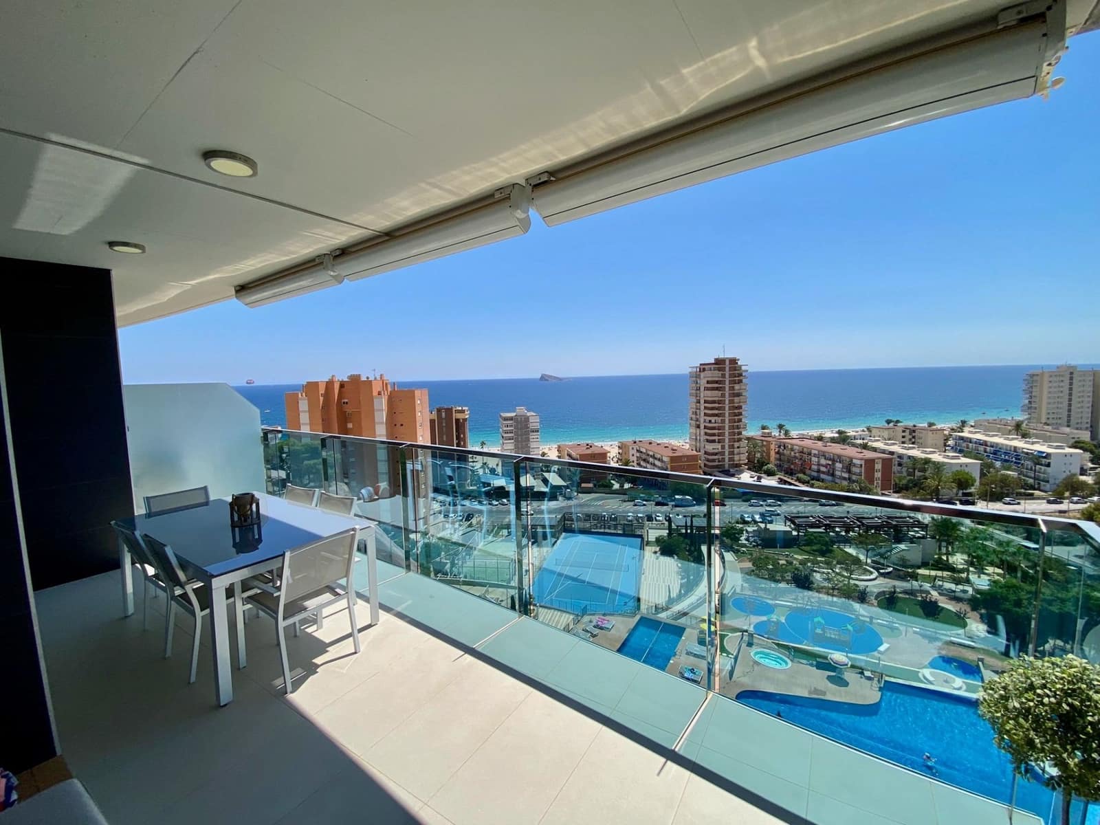 2 bedroom Apartment for rent in Benidorm with pool garage € 1,900