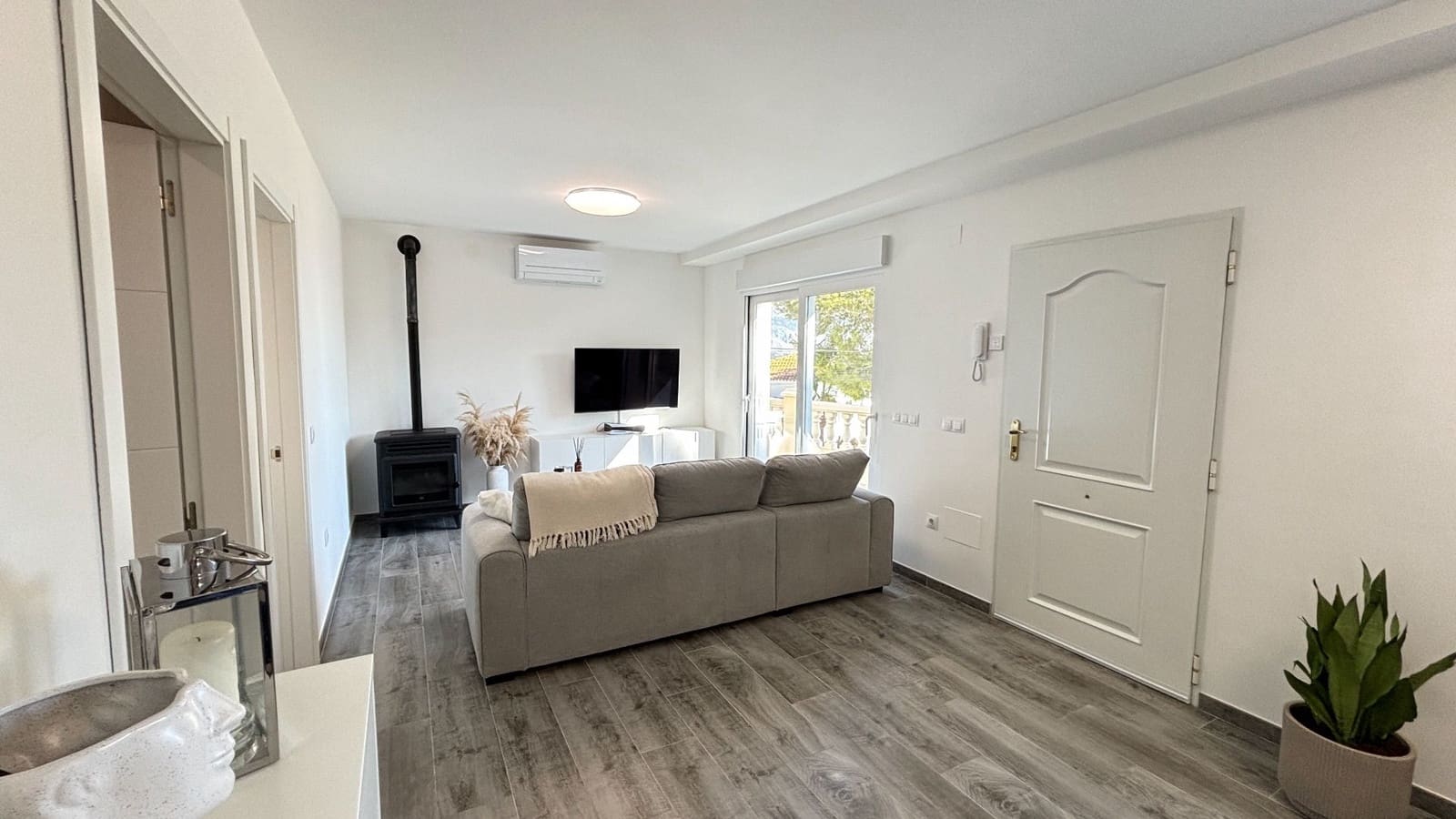 5 bedroom Villa for sale in La Nucia with garage - € 775,000 (Ref: 8079550)