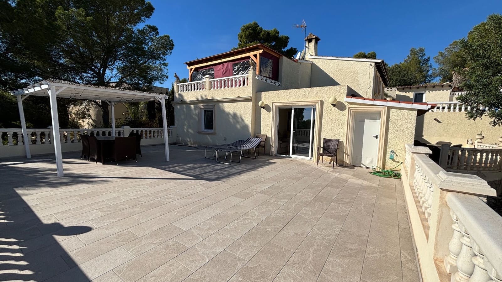 5 bedroom Villa for sale in La Nucia with garage - € 775,000 (Ref: 8079550)