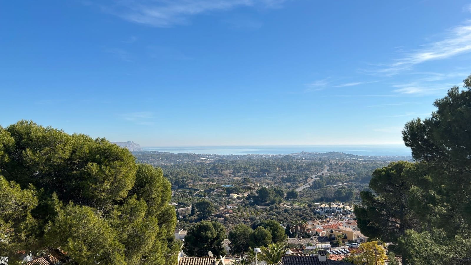 5 bedroom Villa for sale in La Nucia with garage - € 775,000 (Ref: 8079550)