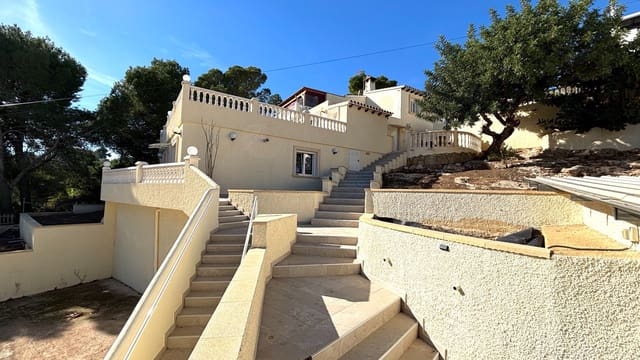 5 bedroom Villa for sale in La Nucia with garage - € 775,000 (Ref: 8079550)