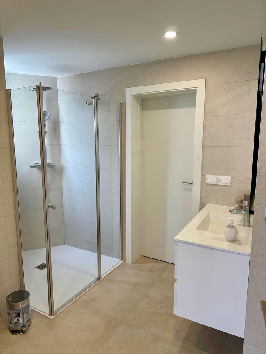 2 soveværelse Lejlighed til leje i Benidorm med swimmingpool garage - € 1.900 (Ref: 8093732)