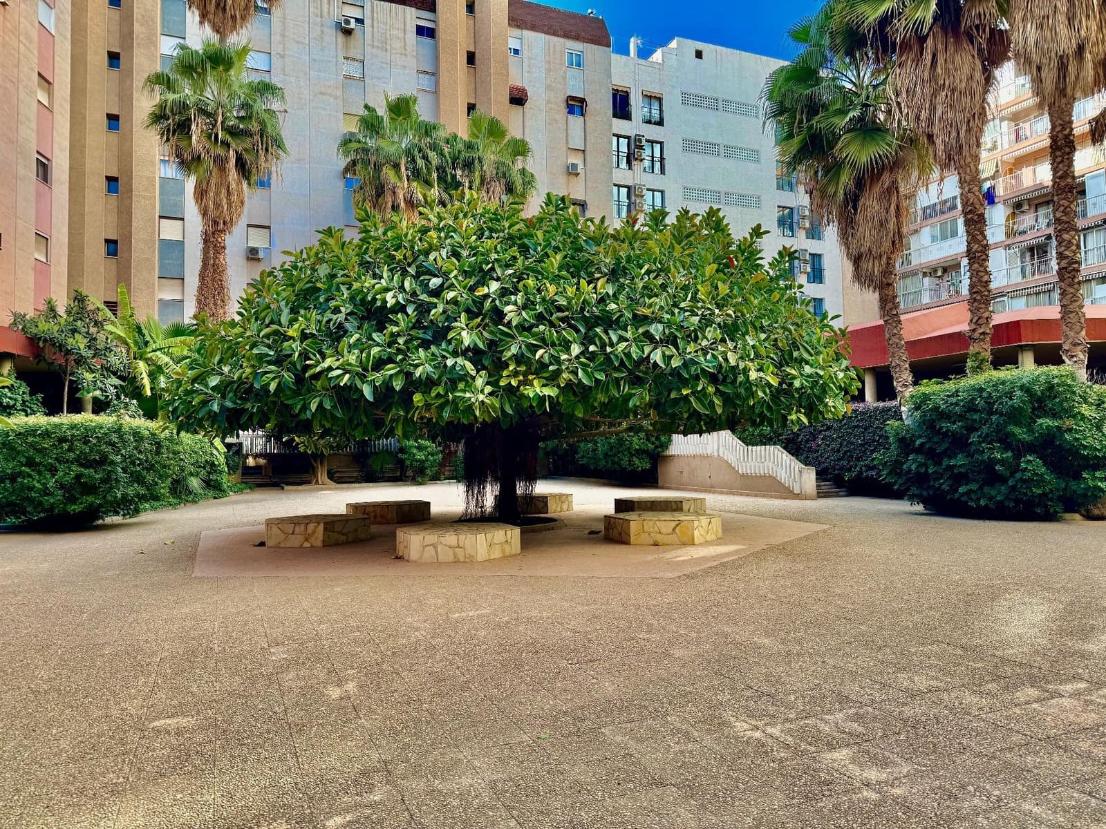 4 bedroom Apartment for sale in Benidorm with garage - € 478,000 (Ref: 8154938)