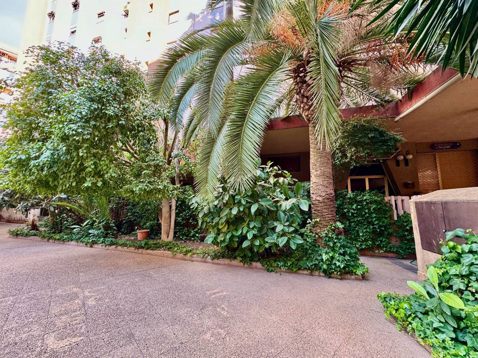 4 bedroom Apartment for sale in Benidorm with garage - € 478,000 (Ref: 8154938)