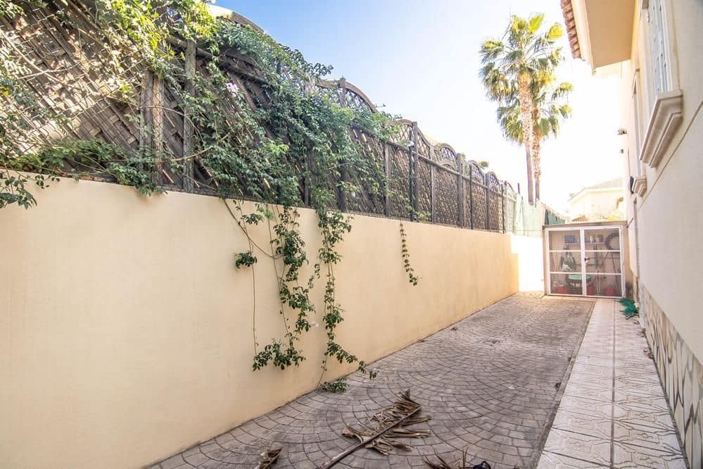 4 bedroom Villa for sale in Benidorm with garage - € 795,000 (Ref: 8193797)