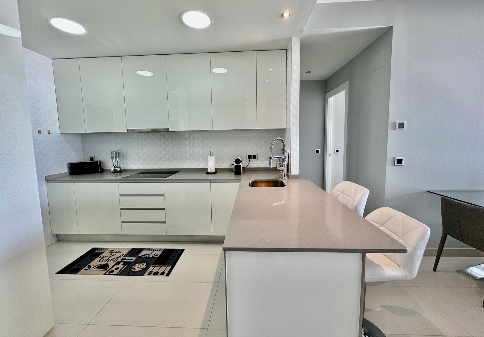 2 quarto Apartamento para arrendar em Benidorm com piscina garagem - 2 000 € (Ref: 8195066)