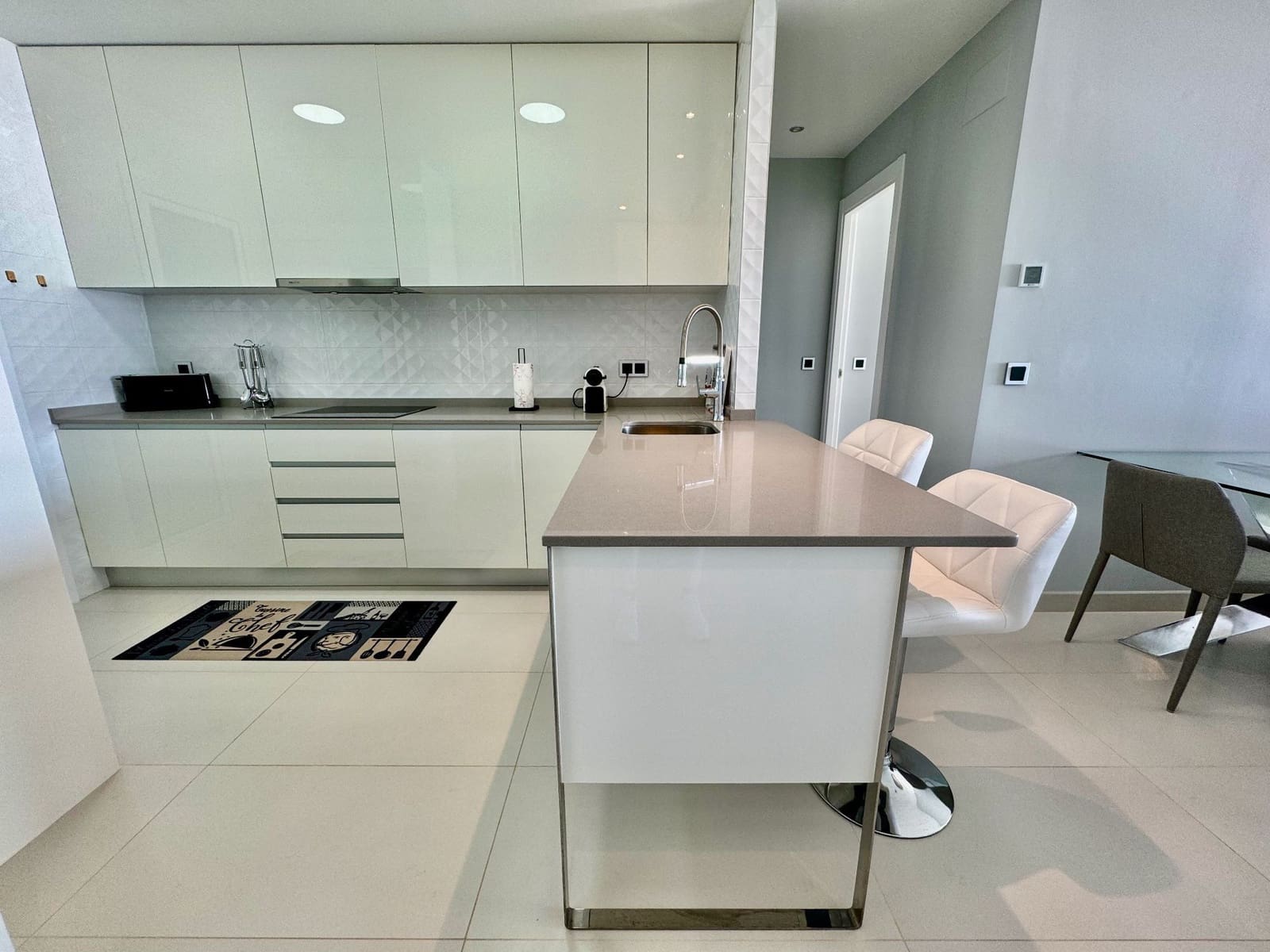 2 quarto Apartamento para arrendar em Benidorm com piscina garagem - 2 000 € (Ref: 8195066)