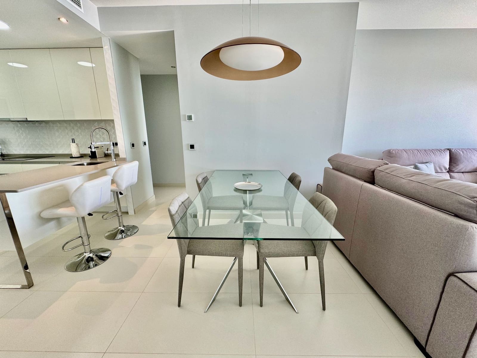 2 quarto Apartamento para arrendar em Benidorm com piscina garagem - 2 000 € (Ref: 8195066)