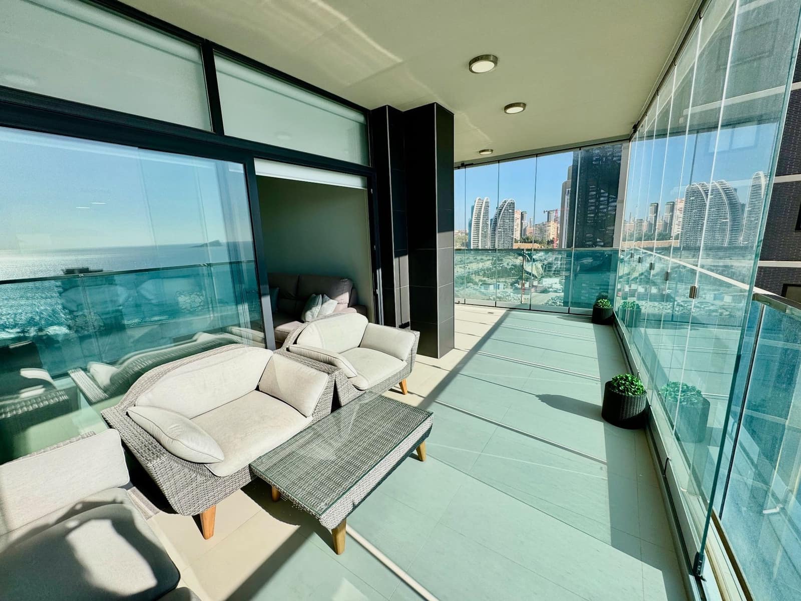 2 quarto Apartamento para arrendar em Benidorm com piscina garagem - 2 000 € (Ref: 8195066)