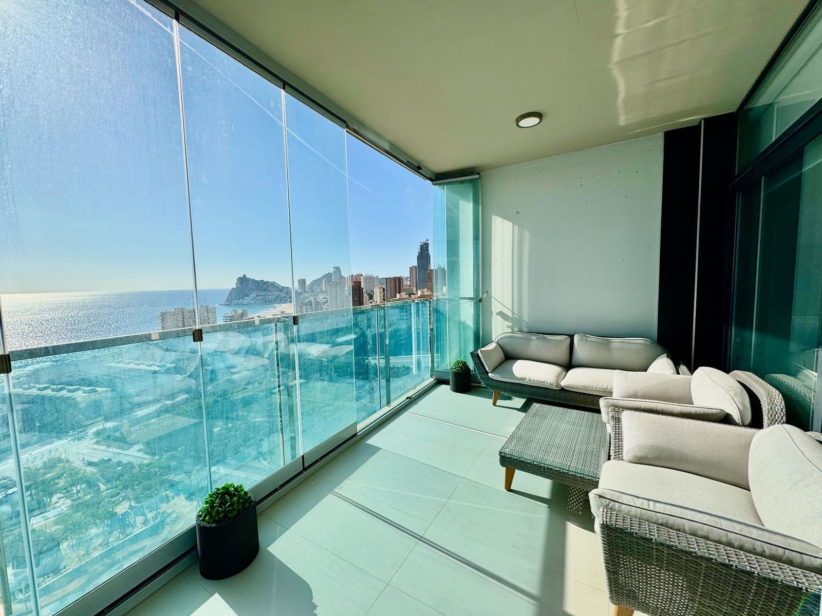 2 quarto Apartamento para arrendar em Benidorm com piscina garagem - 2 000 € (Ref: 8195066)