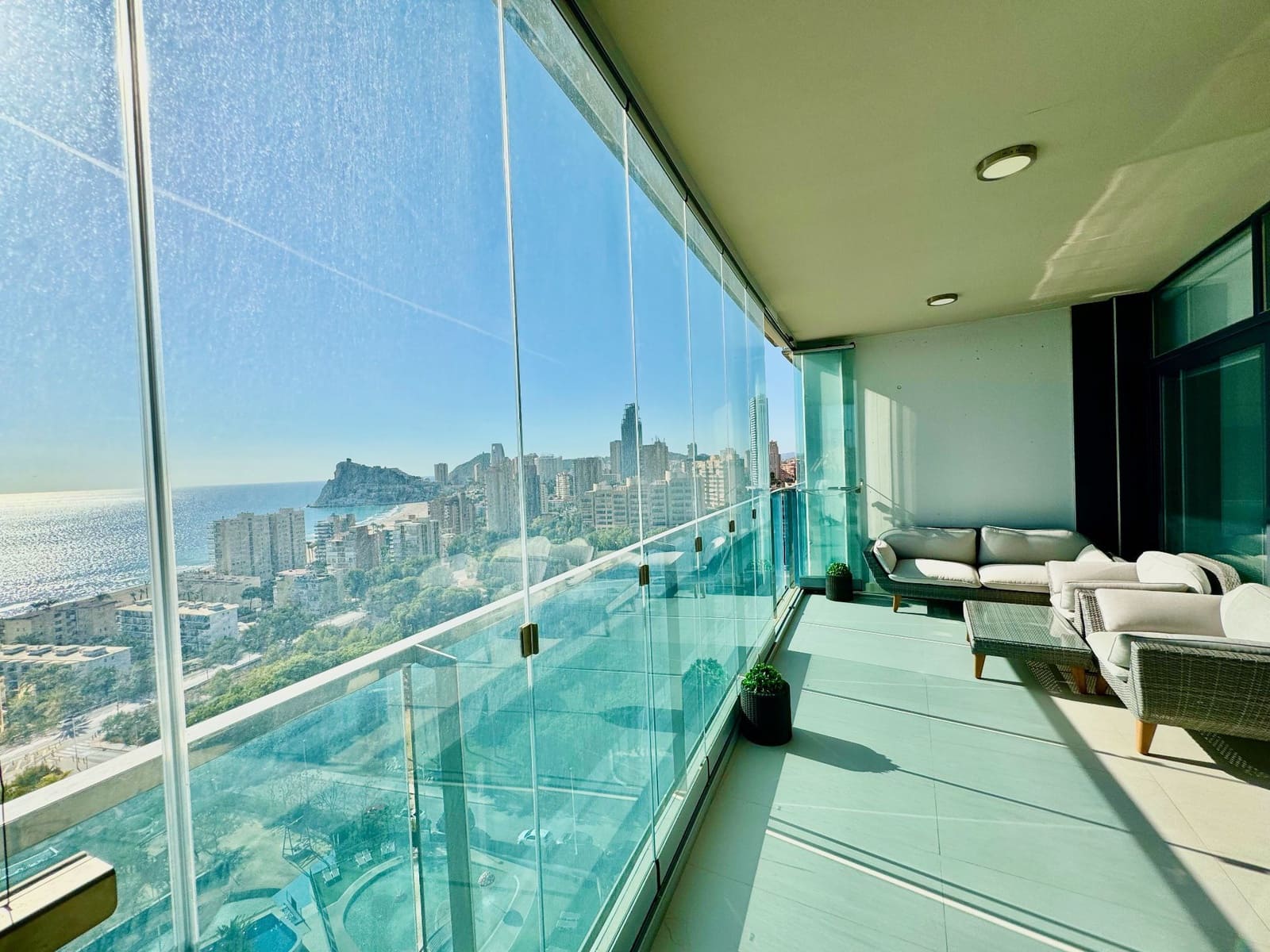 2 quarto Apartamento para arrendar em Benidorm com piscina garagem - 2 000 € (Ref: 8195066)