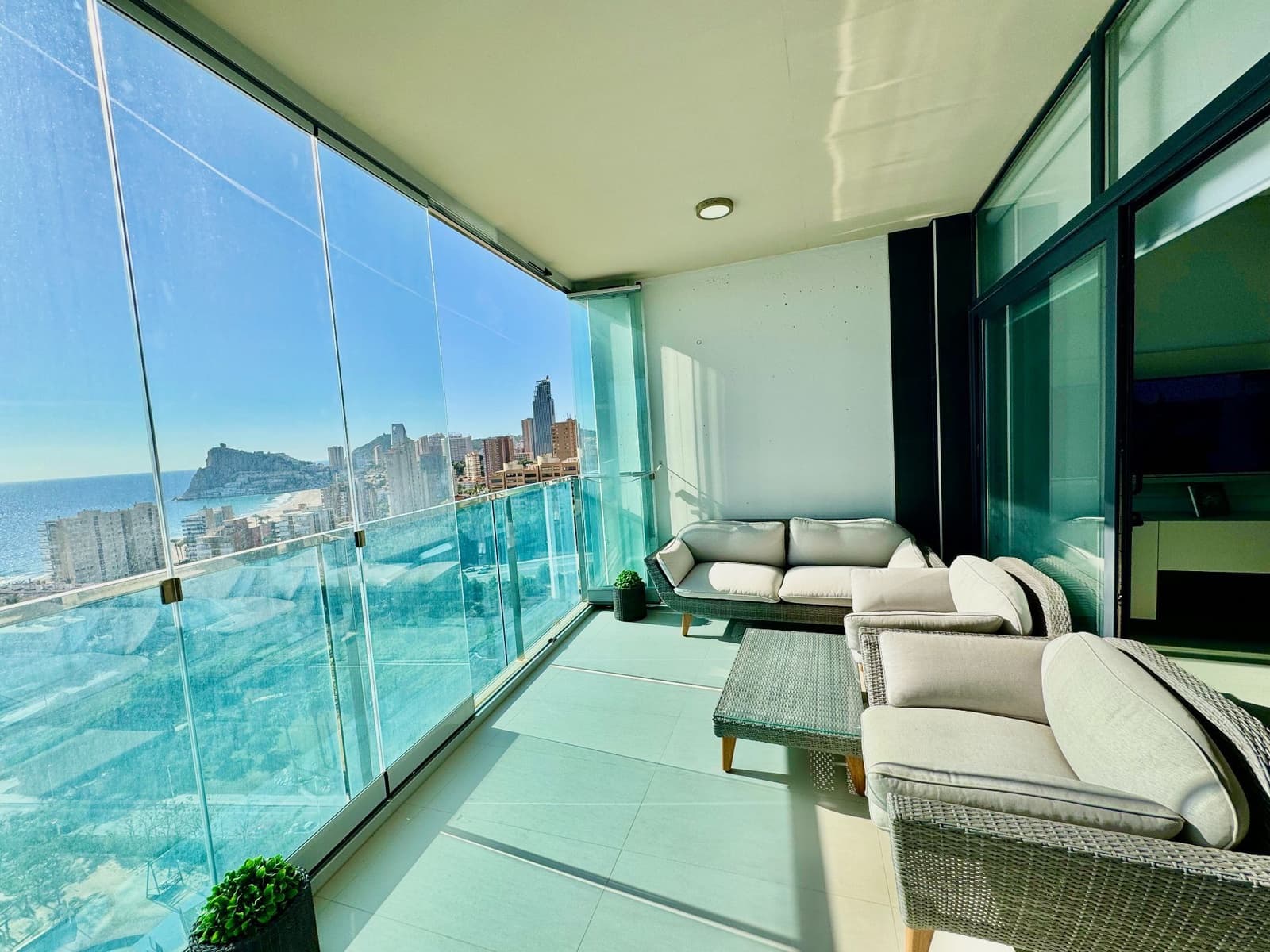 2 quarto Apartamento para arrendar em Benidorm com piscina garagem - 2 000 € (Ref: 8195066)
