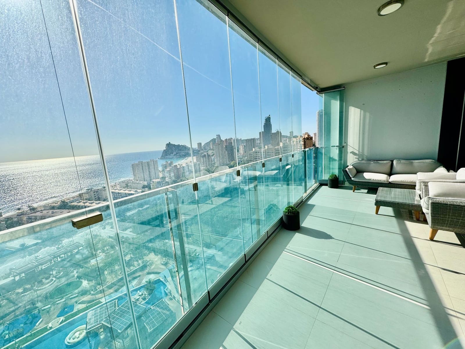 2 quarto Apartamento para arrendar em Benidorm com piscina garagem - 2 000 € (Ref: 8195066)