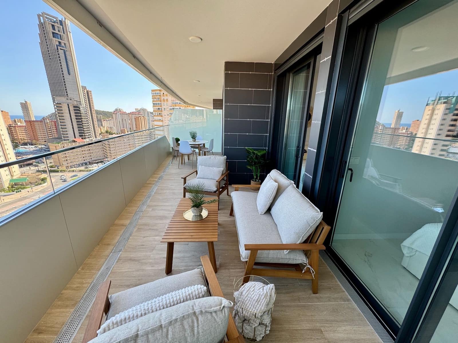 2 Zimmer Apartment zu verkaufen in Benidorm mit Pool Garage - 540.000 € (Ref: 8339455)