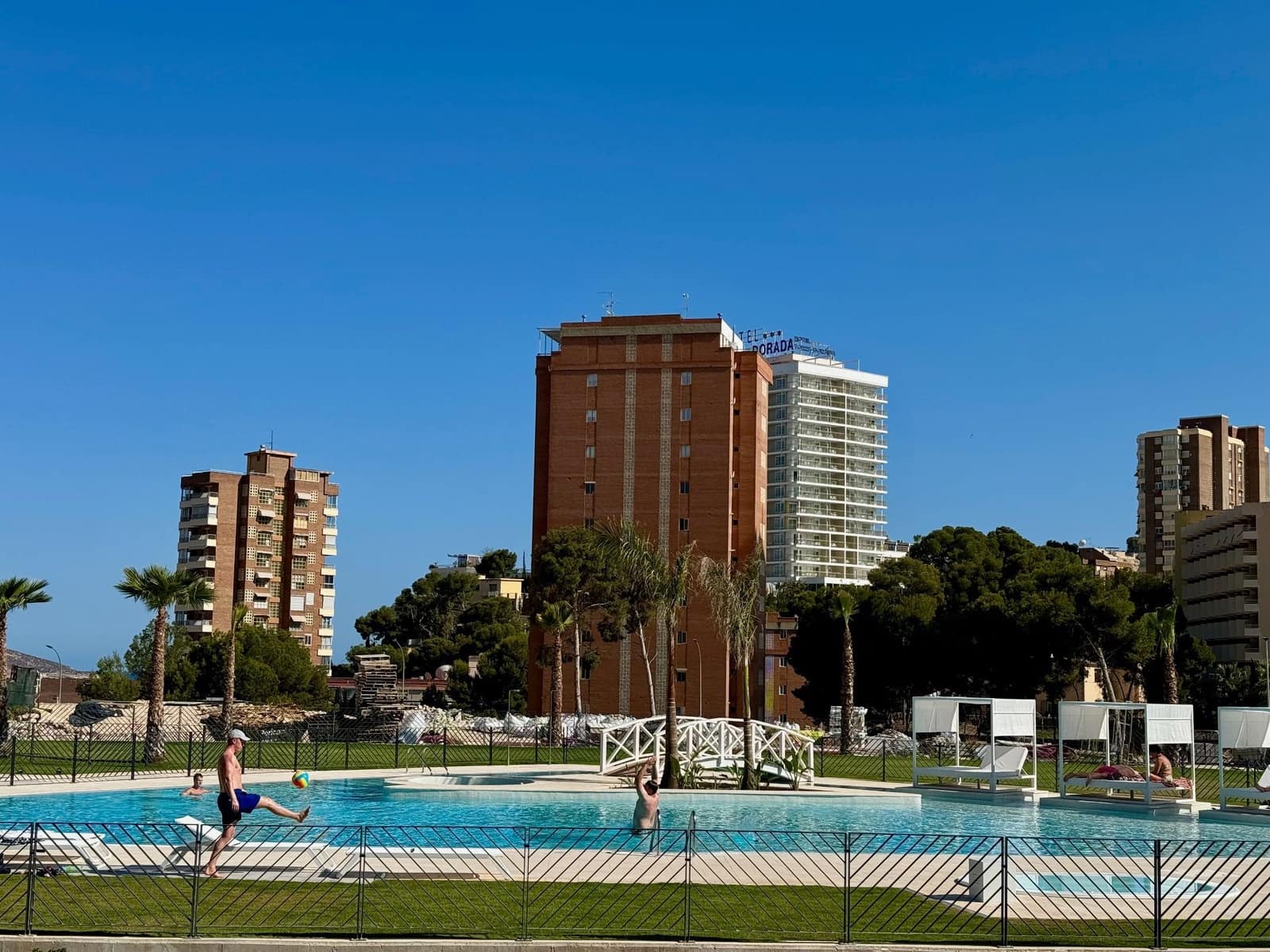 2 Zimmer Apartment zu verkaufen in Benidorm mit Pool Garage - 540.000 € (Ref: 8339455)