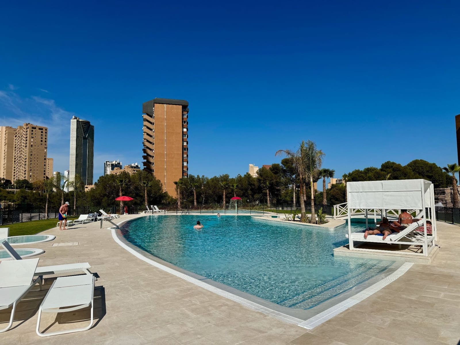 2 Zimmer Apartment zu verkaufen in Benidorm mit Pool Garage - 540.000 € (Ref: 8339455)