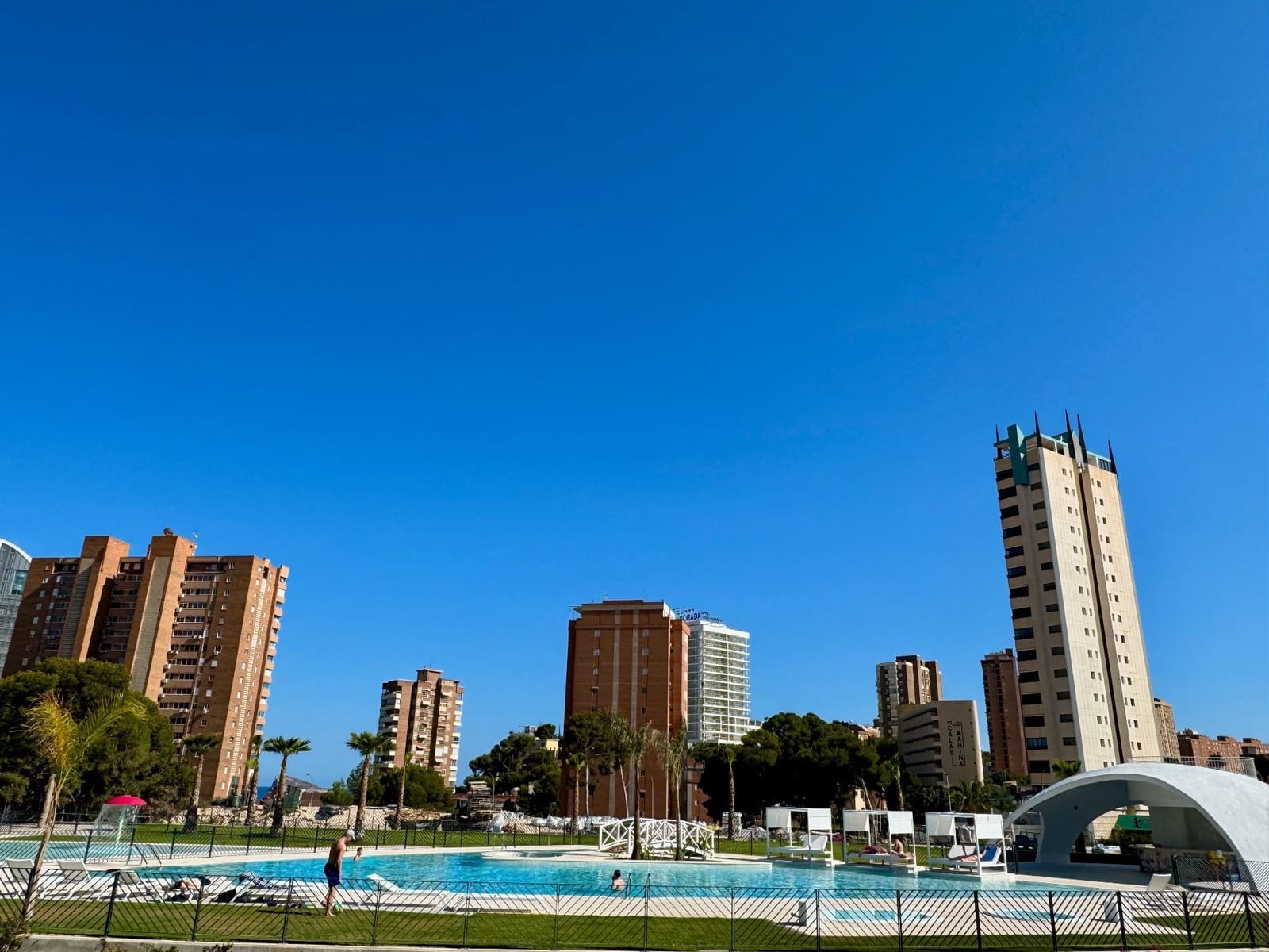 2 Zimmer Apartment zu verkaufen in Benidorm mit Pool Garage - 540.000 € (Ref: 8339455)