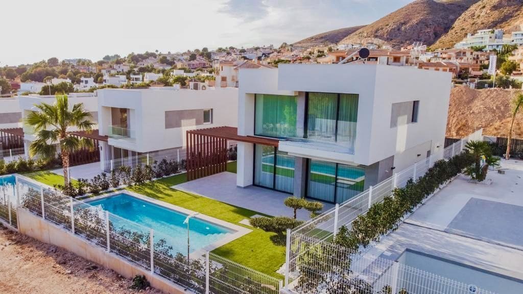 Chalet de 3 habitaciones en Finestrat en venta con piscina garaje - 870.000 € (Ref: 8553952)