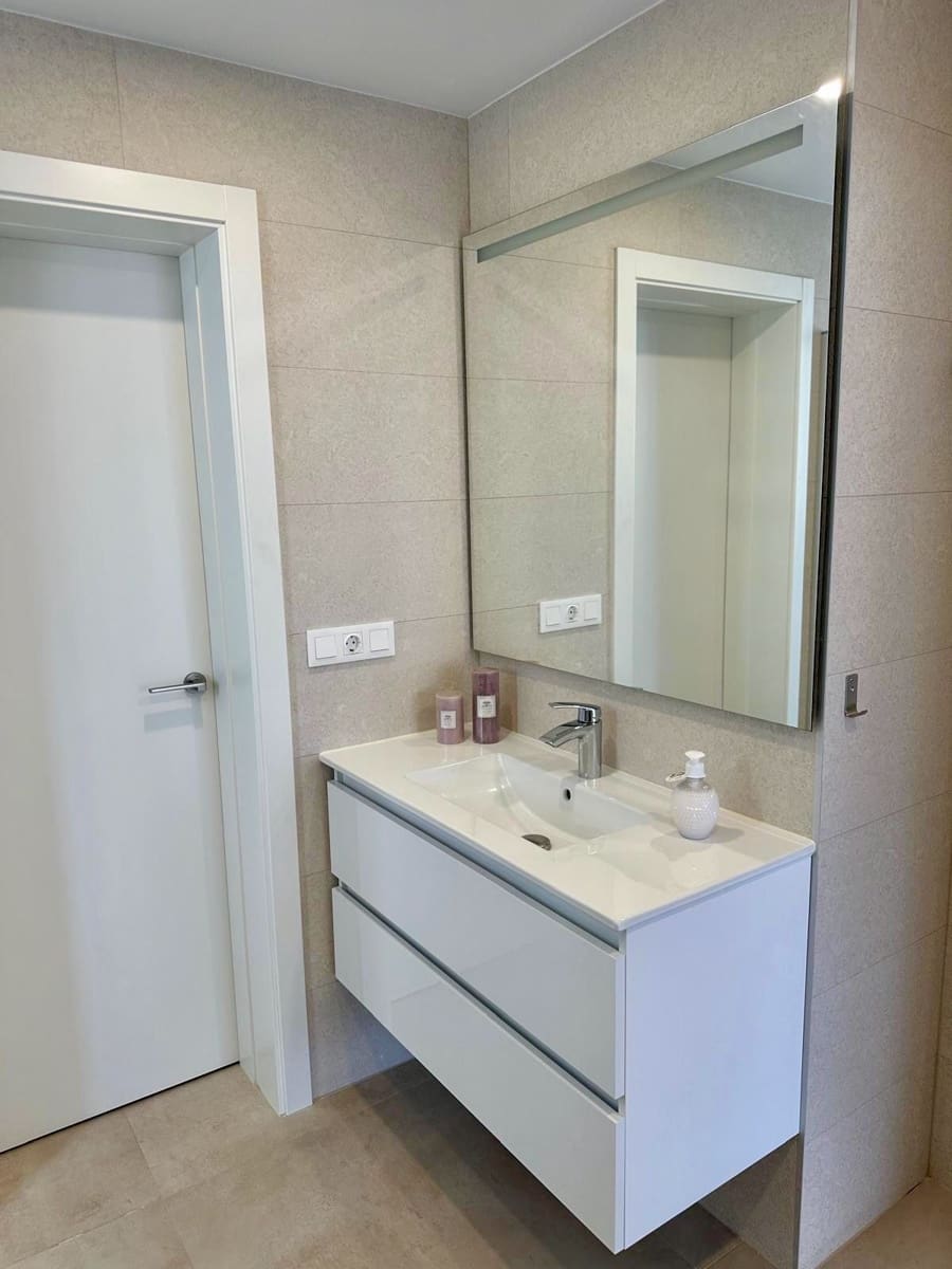 2 Zimmer Apartment zu verkaufen in Benidorm mit Pool Garage - 550.000 € (Ref: 8556559)