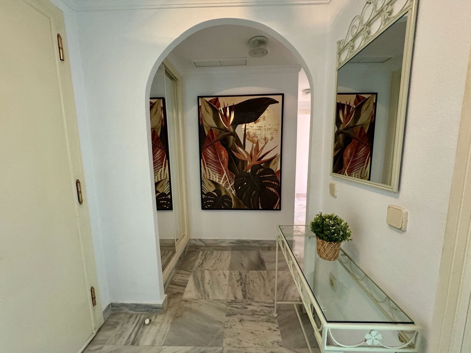 2 makuuhuone Huoneisto vuokrattavana paikassa Puerto Banus mukana uima-altaan 
autotalli - 2 000 € (Ref: 8677664)