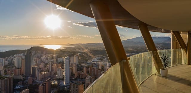 8 Zimmer Apartment zu verkaufen in Benidorm mit Pool Garage - 4.950.000 € (Ref: 8684520)