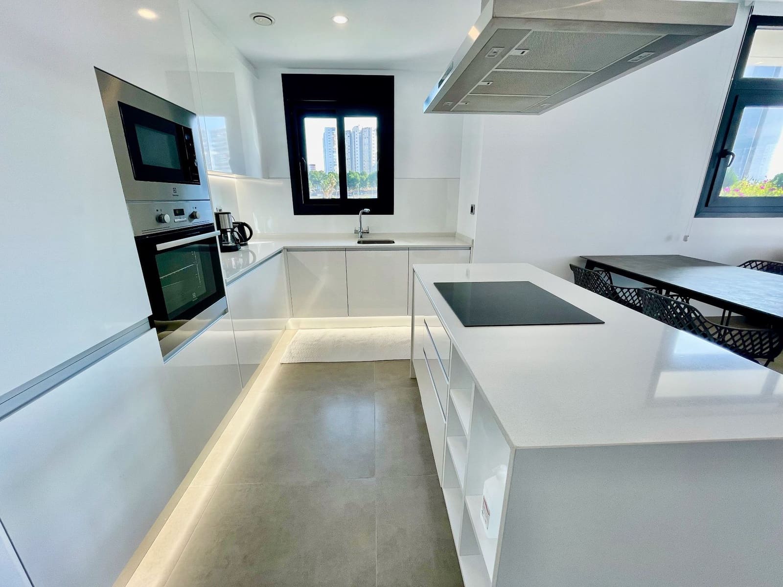 3 Zimmer Apartment zu verkaufen in Benidorm mit Pool Garage - 745.000 € (Ref: 8735157)