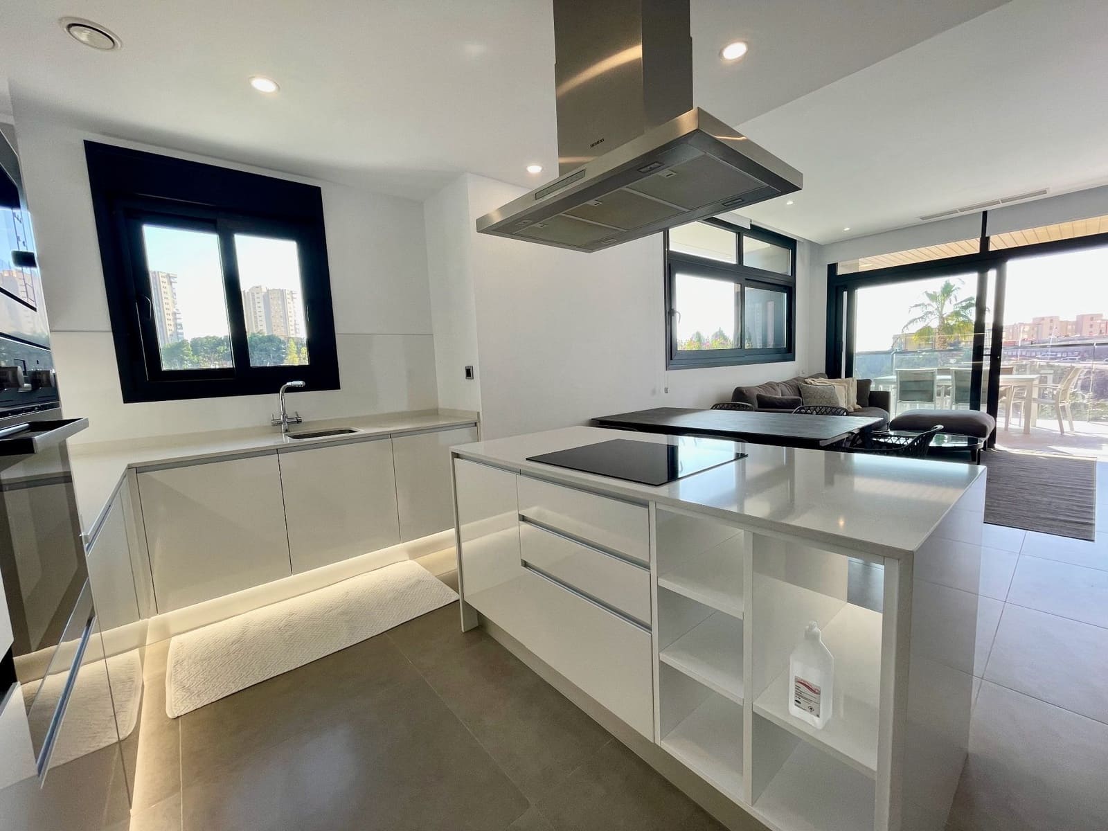 3 Zimmer Apartment zu verkaufen in Benidorm mit Pool Garage - 745.000 € (Ref: 8735157)