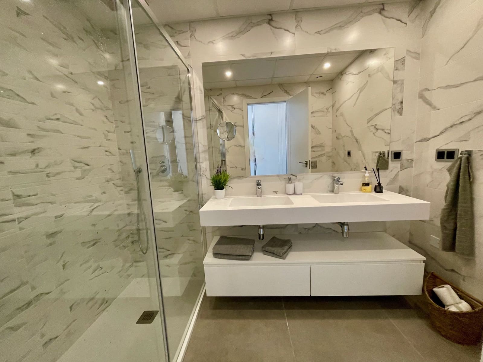 3 Zimmer Apartment zu verkaufen in Benidorm mit Pool Garage - 745.000 € (Ref: 8735157)