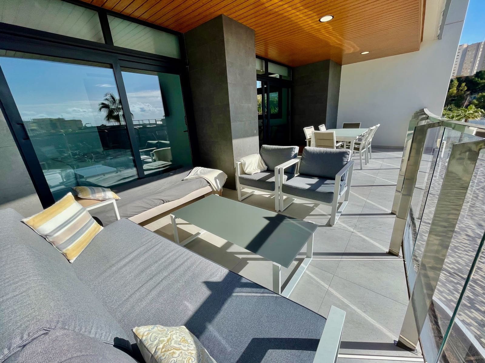 3 Zimmer Apartment zu verkaufen in Benidorm mit Pool Garage - 745.000 € (Ref: 8735157)