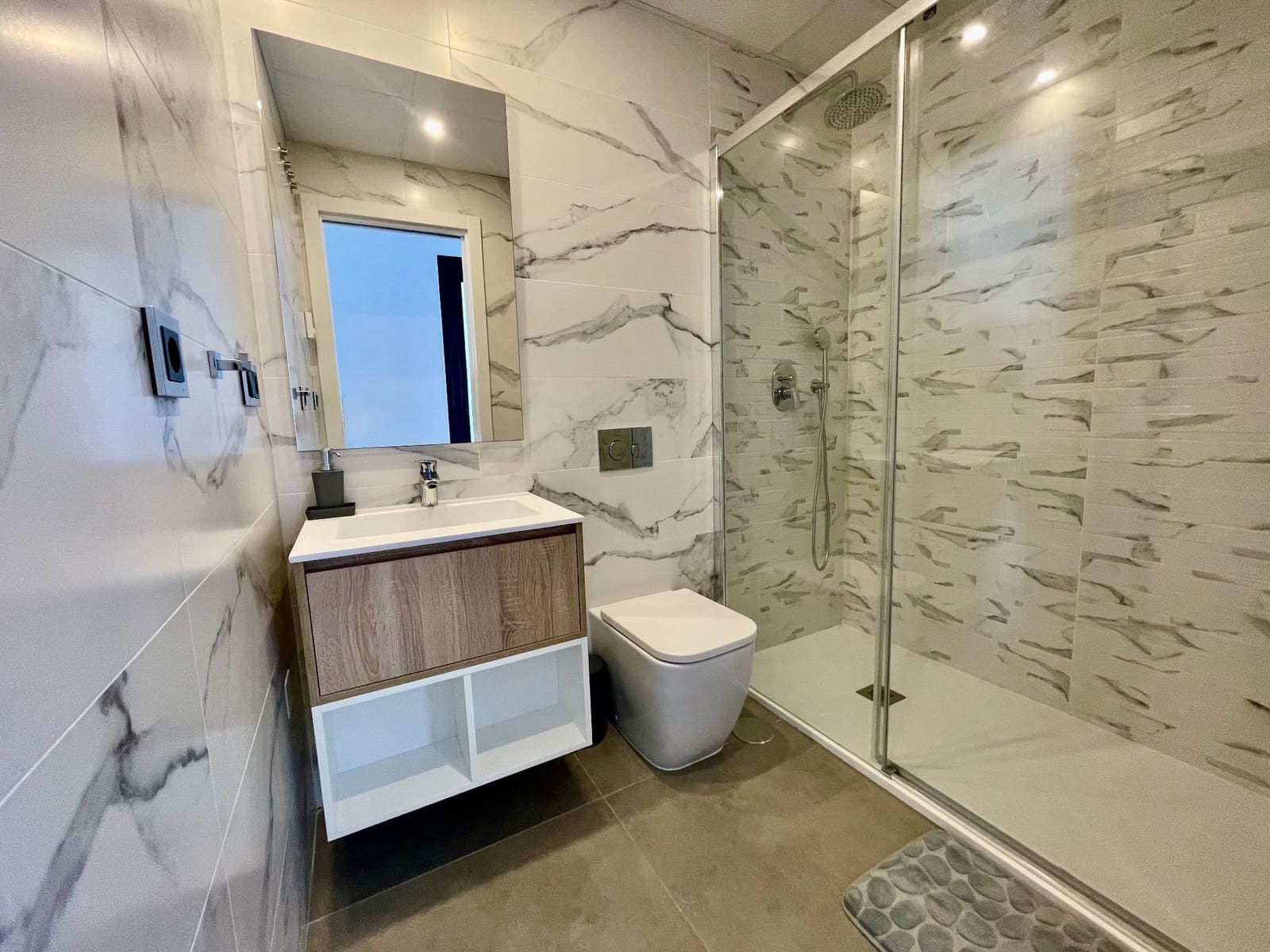 3 Zimmer Apartment zu verkaufen in Benidorm mit Pool Garage - 745.000 € (Ref: 8735157)