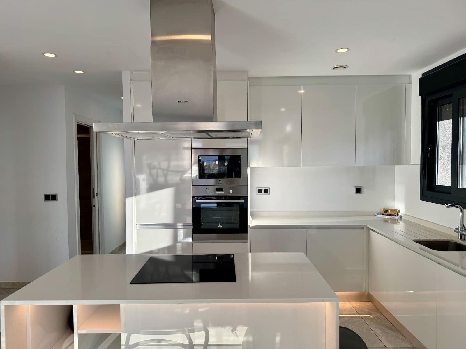 3 soverom Leilighet til salgs i Benidorm med svømmebasseng garasje - € 720 000 (Ref: 8757413)