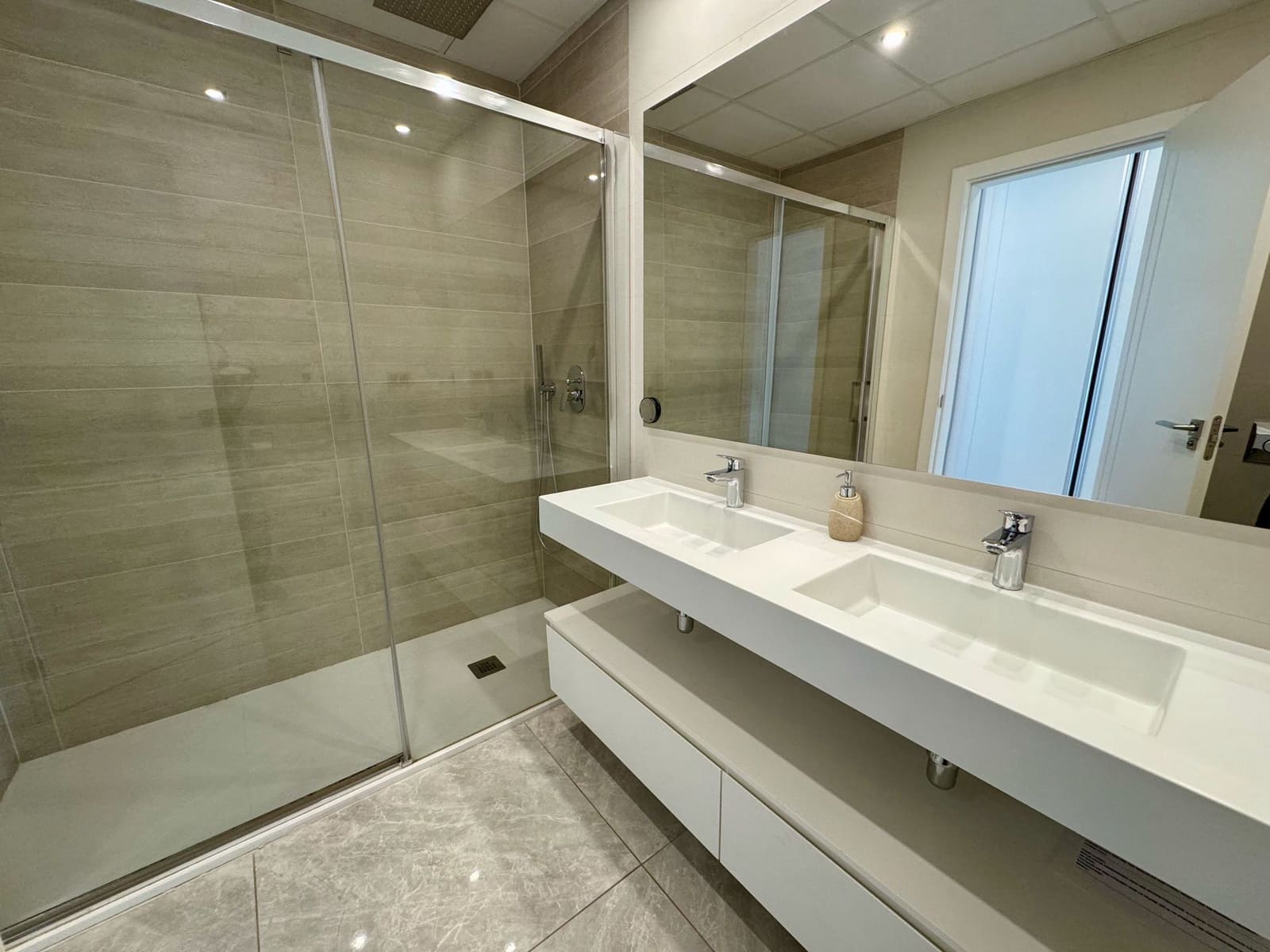 3 soverom Leilighet til salgs i Benidorm med svømmebasseng garasje - € 720 000 (Ref: 8757413)