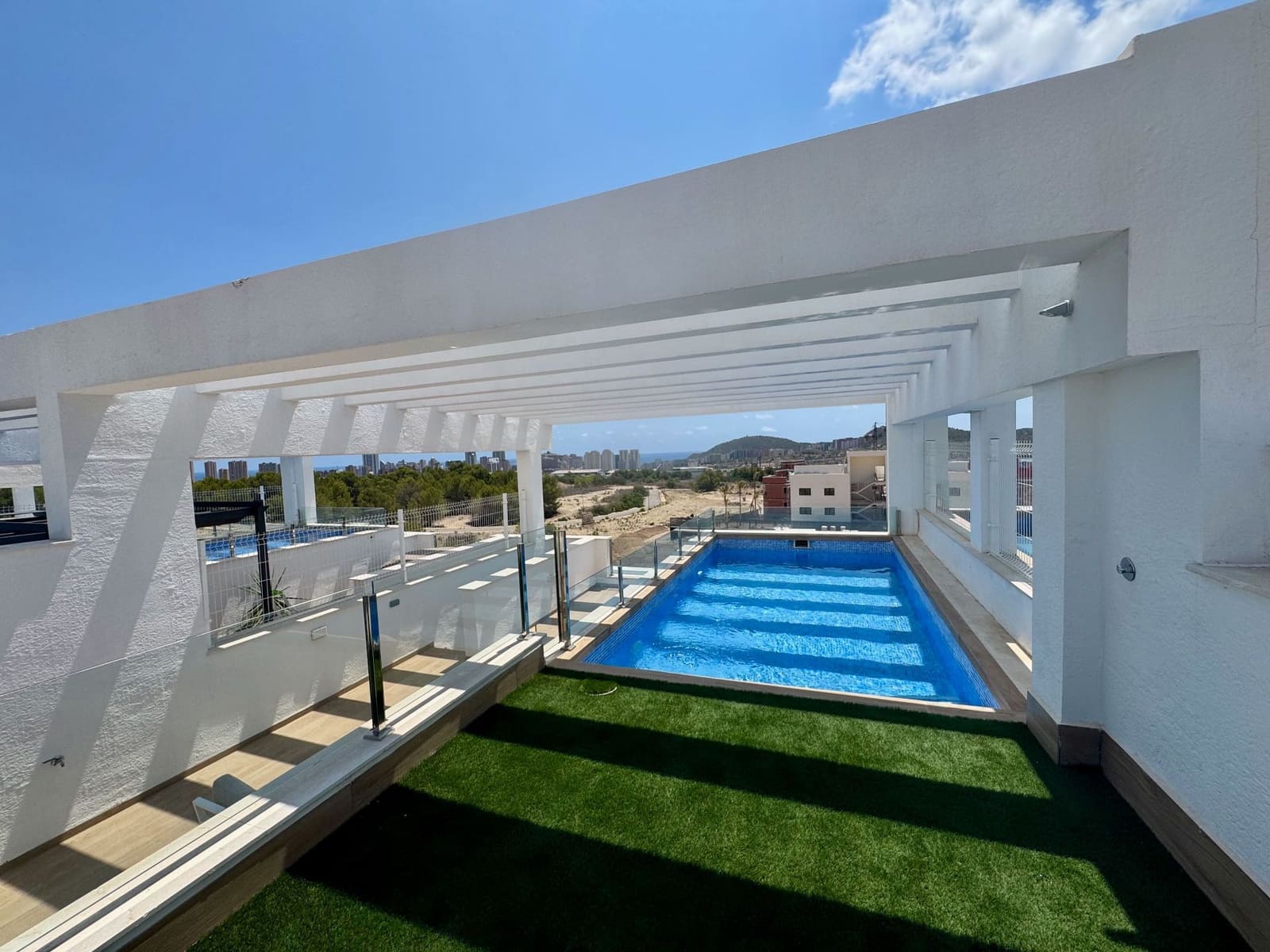 Bungalow de 2 habitaciones en Finestrat en venta con piscina garaje - 379.900 € (Ref: 9157834)